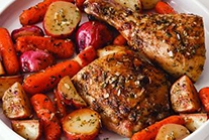 Жареный цыпленок с прованскими травами, картофелем и мини-морковью